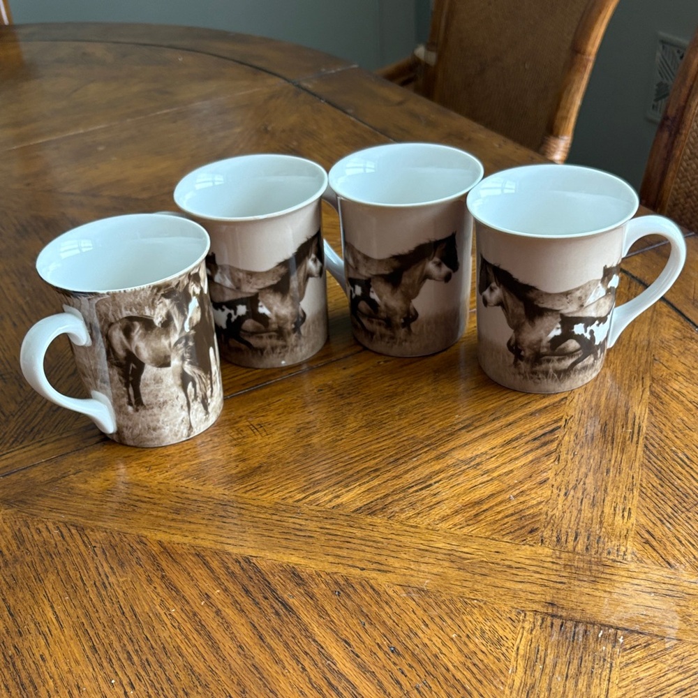 Unbranded BLM Wild Horses set of 4 Mugs Gary Leppart rare!  home branded Inc.